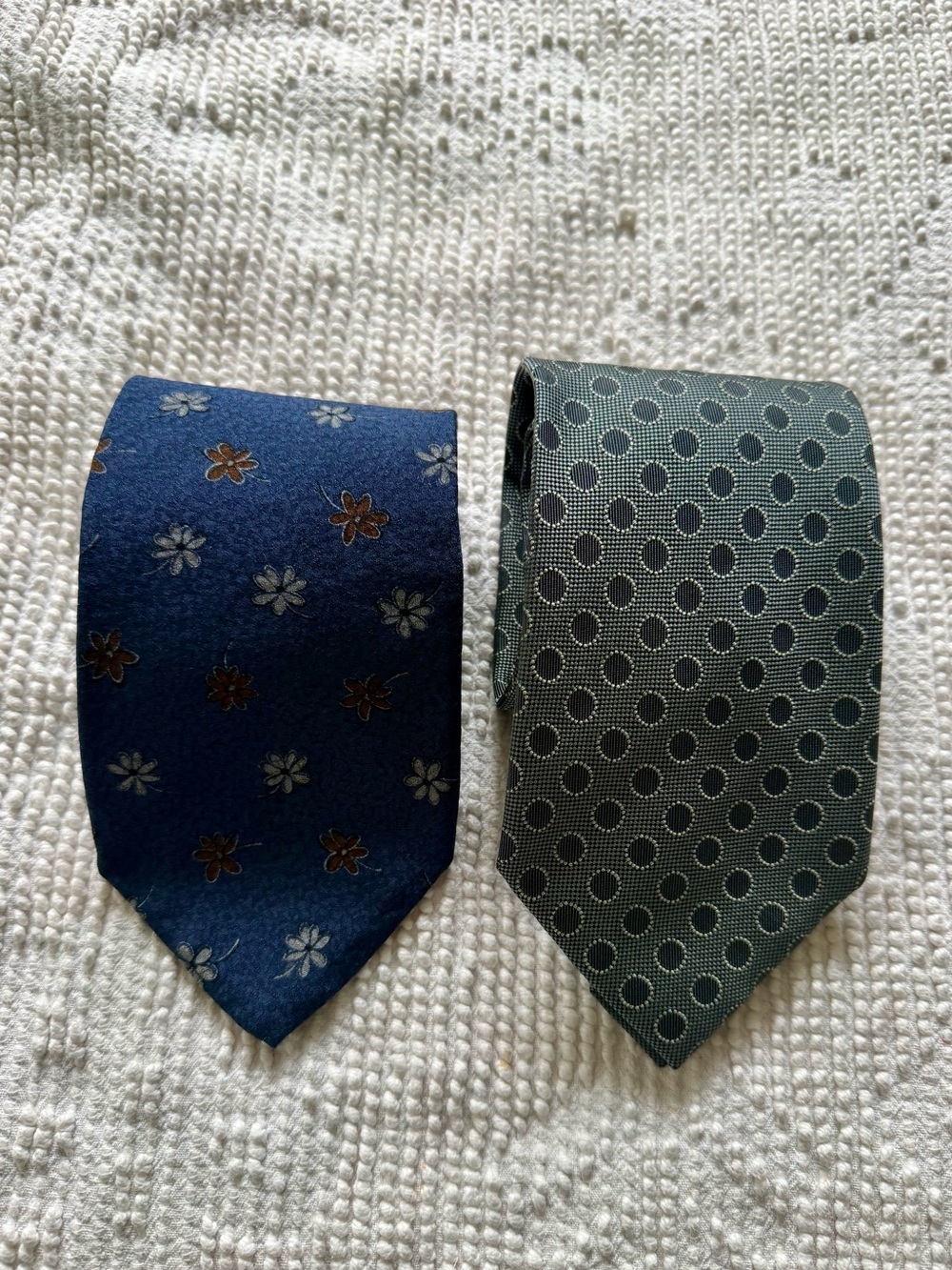 Men’s Silk Neckties 2 Kenneth Cole Navy Floral Tie & Green Dot Tie